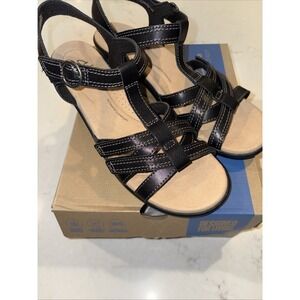 Clarks Women's US 8.5 Emily2 Rose Block Heel Leather Sandals Faux Buckle